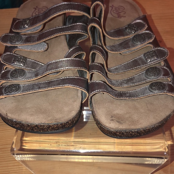 Pure Sole Ladies Metallic Leather 9 1/2 W Sandal - Picture 9 of 9